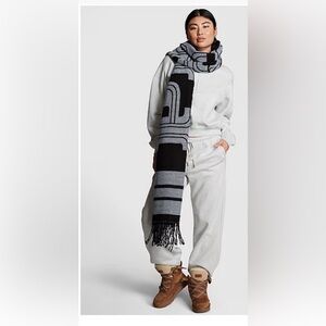 Victorias Secret Blanket Scarf (Black Grey)